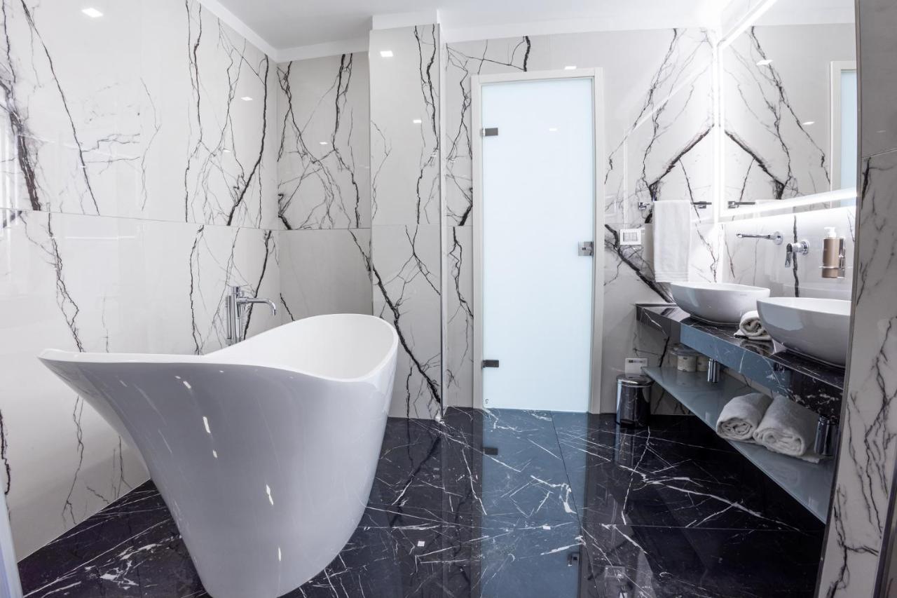 Hotel Grand Costa Brada