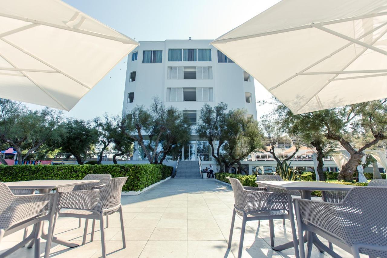 Hotel Grand Costa Brada